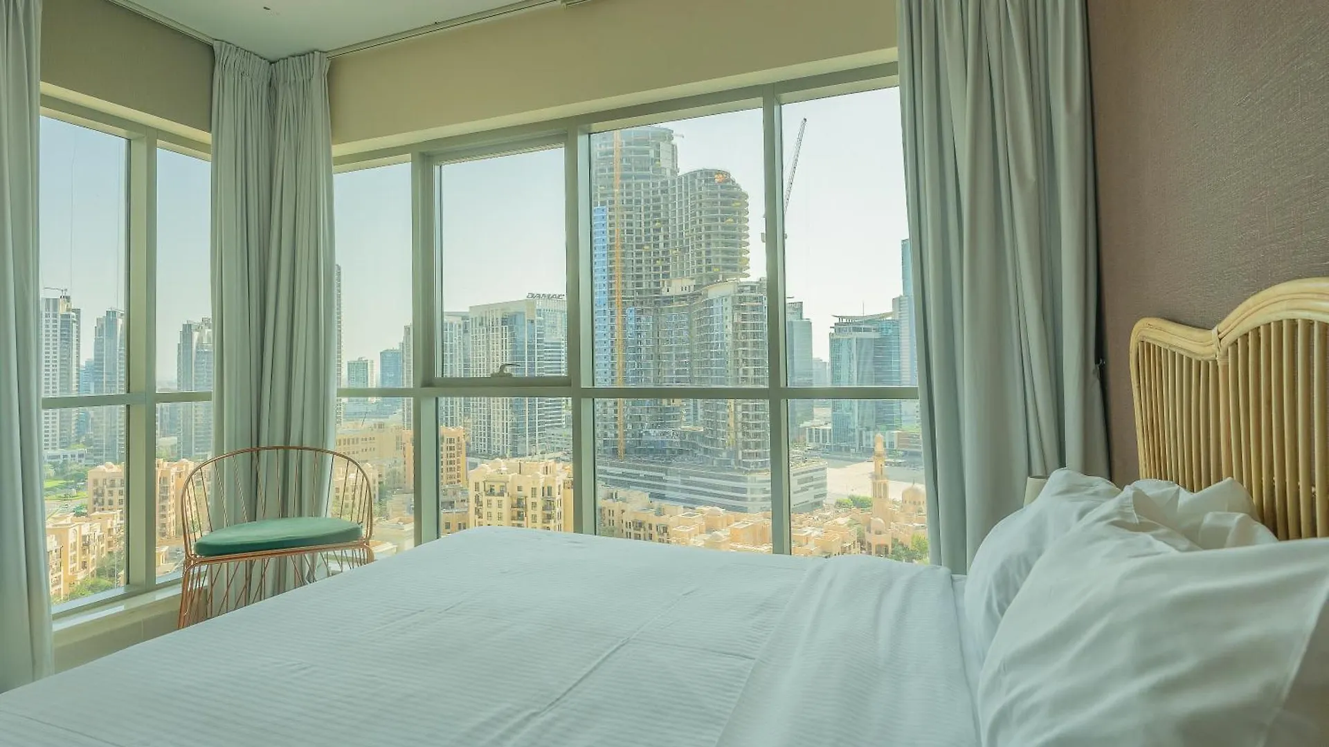 Bellavista - Grande - 2 Bedroom - Boulevard Central Dubai Apartment